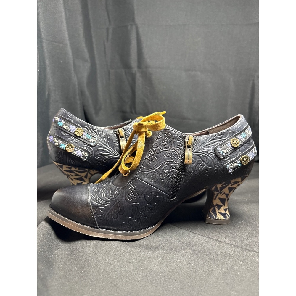 L'Artiste Spring Step Black Leather Floral Embossed Lace Up Booties Shoes - Picture 1 of 6